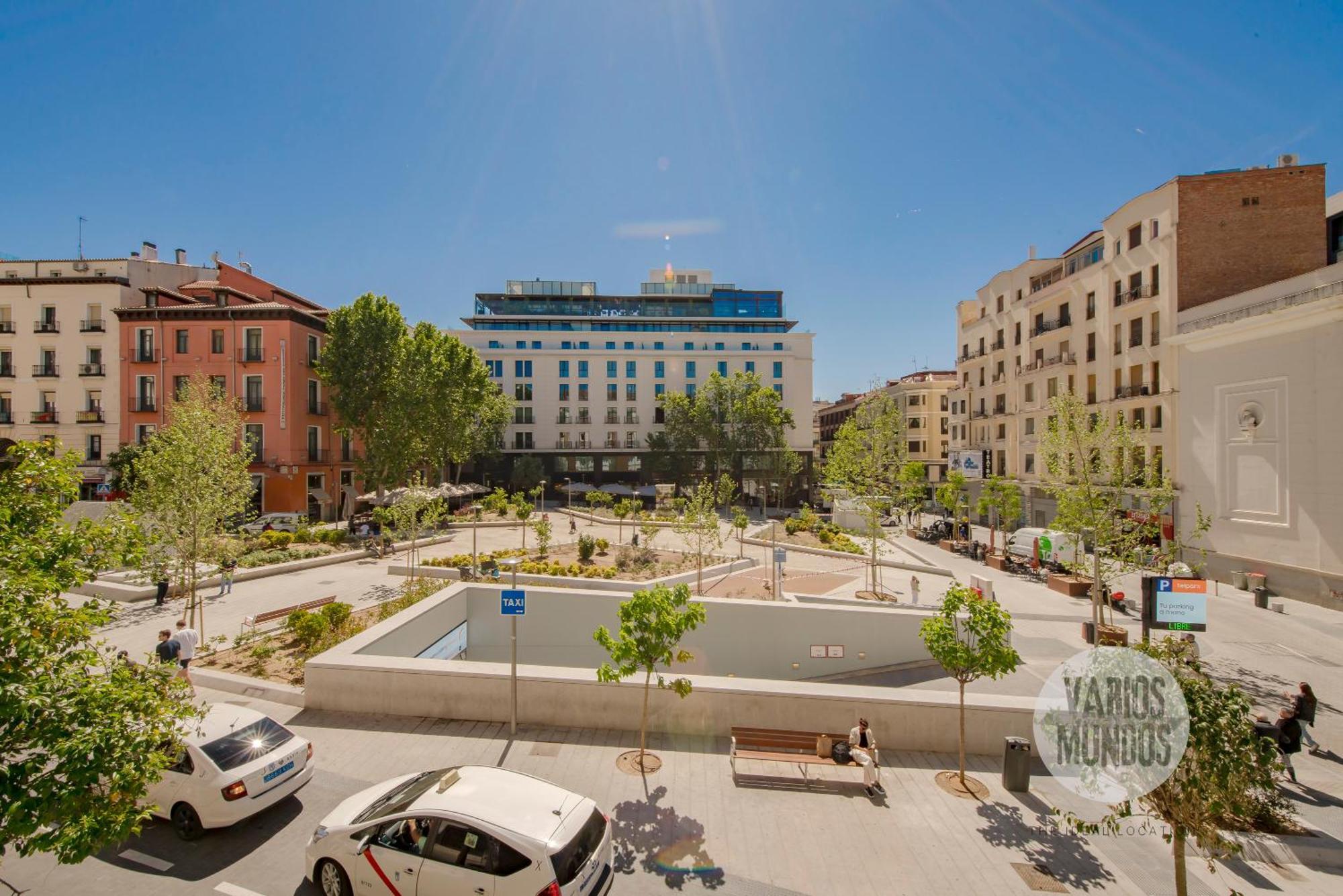 Un Madrid Historico Para 4, En Plaza Del Carmen E2 — Photos 1